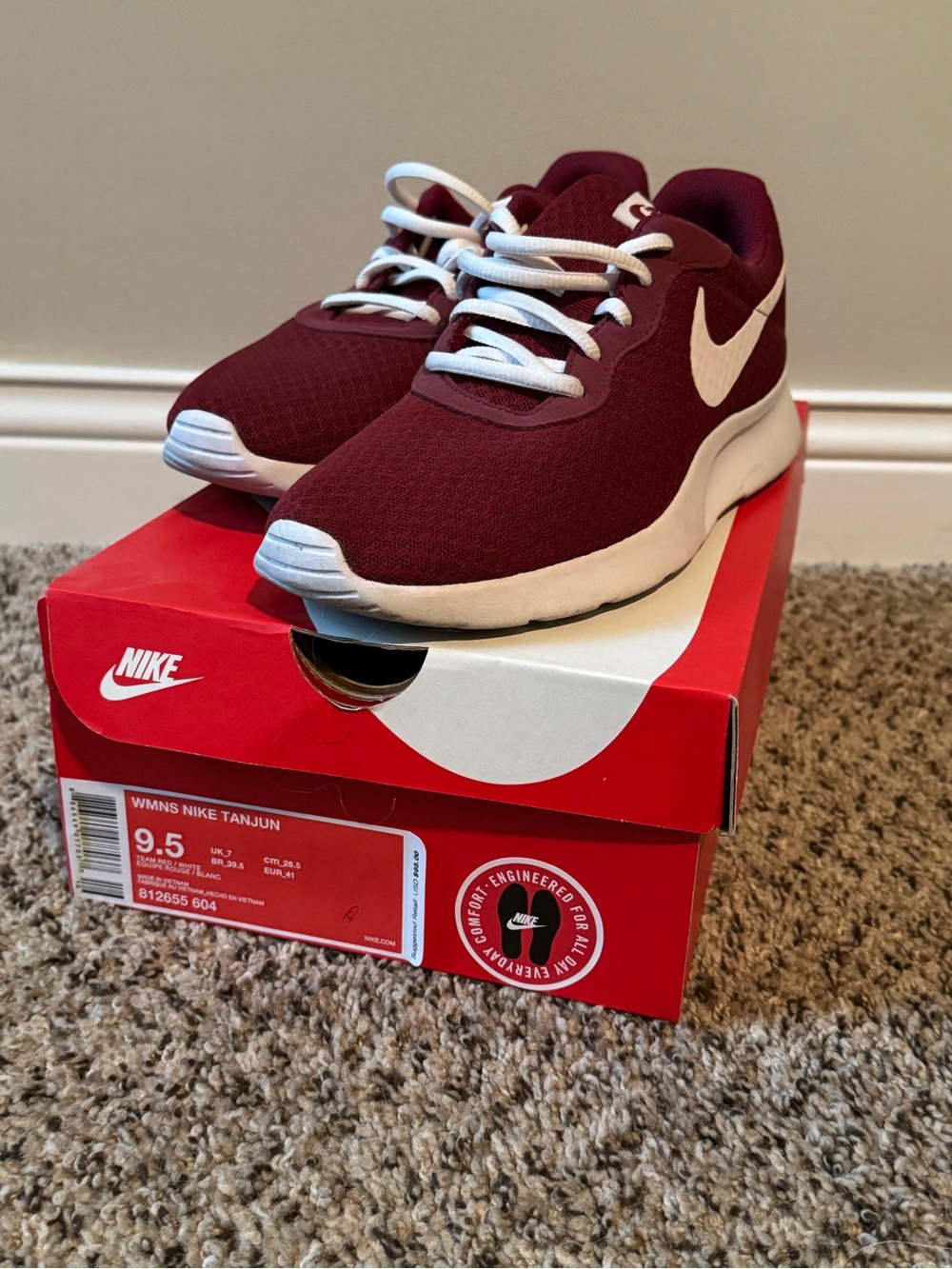 Nike Tanjun Sneakers - Burgundy/White